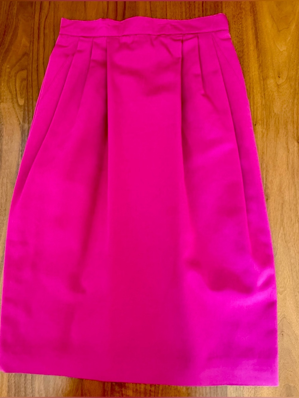 Vintage Karl Lagerfeld Hot Pink Pleated Pencil Skirt, Subtle Sheen. Size S